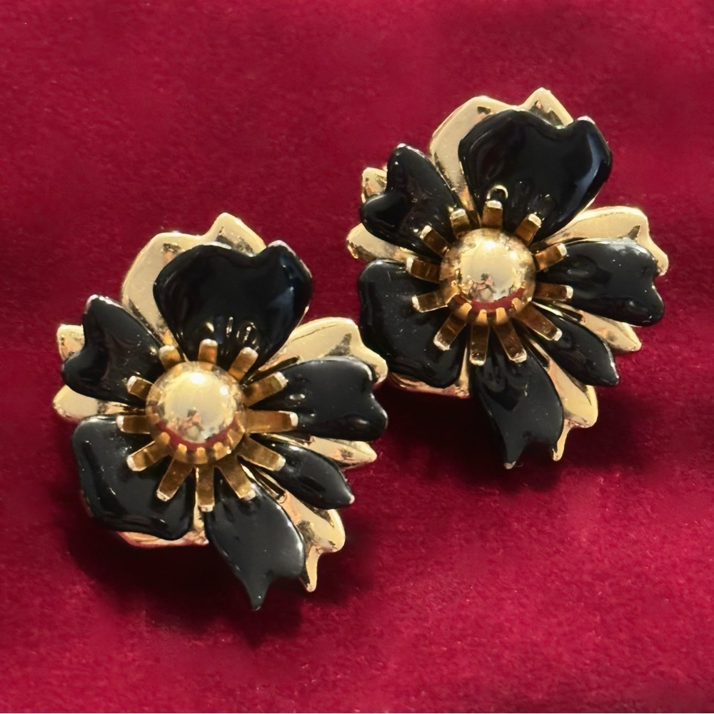✨Beautiful Vintage Signed Sarah Cov Flower Clip On Earrings